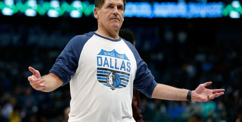 Mavs owner Cuban plans protest over free bucket for Warriors
