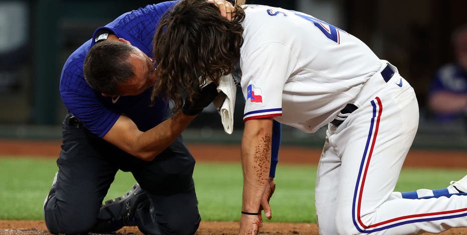 Josh Smith gets hit in face as Rangers lose 2-0 to Orioles