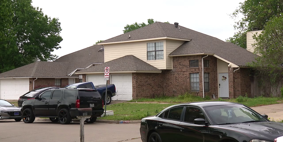 Arlington teen charged after police say 2-year-old brother shot himself with his gun
