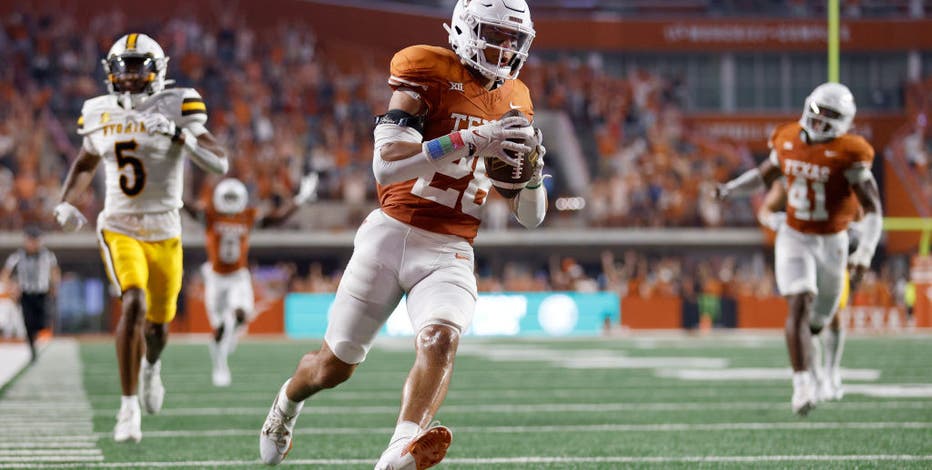 Worthy TD sparks No. 4 Texas as Longhorns pull away late from Wyoming 31-10