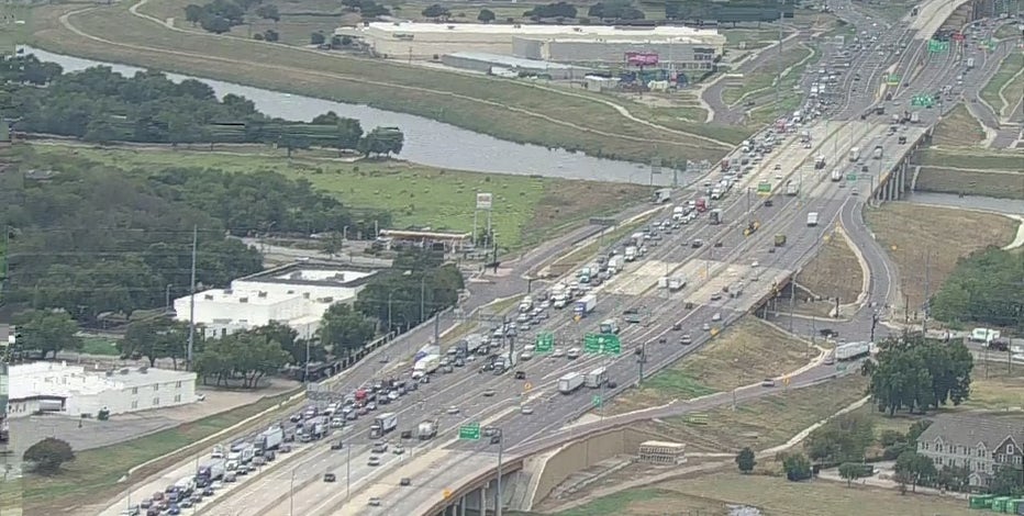 1 dead, 1 injured after I-35W crash in Fort Worth