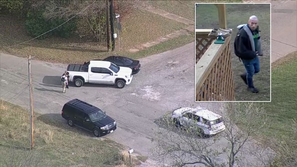 Escaped Texas inmate turns himself in, law enforcement searching for second