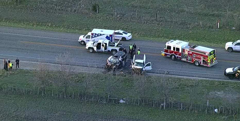 6 killed, 3 hurt in head-on crash on U.S. Hwy 67 in Johnson County