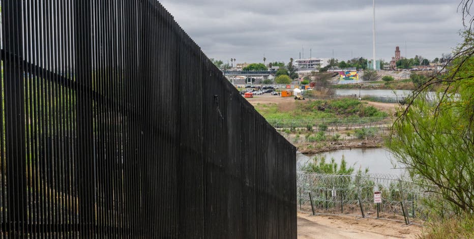 Court action on Texas’ migrant arrest law leads to confusion at the US-Mexico border
