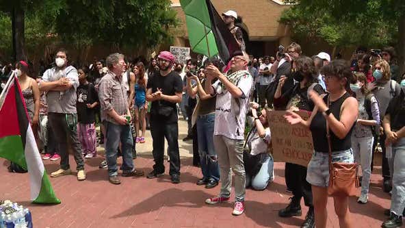 UNT pro-Palestinian protesters organize student walkout