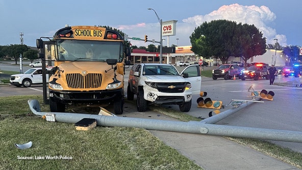 Lake Worth crash takes out traffic light leading to delays