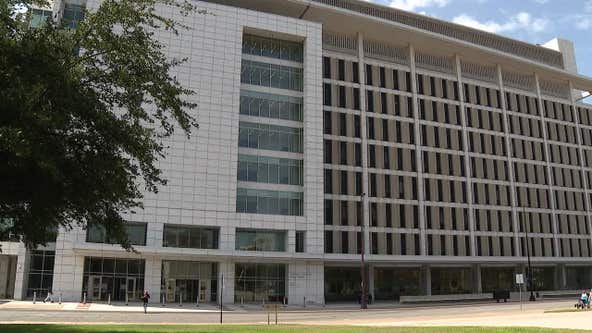 George Allen Courts Building in Downtown Dallas closed due to water leak