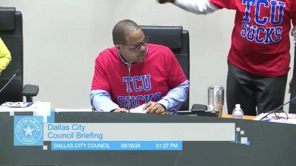 Dallas mayor wears 'TCU Sucks' shirt ahead of Iron Skillet showdown