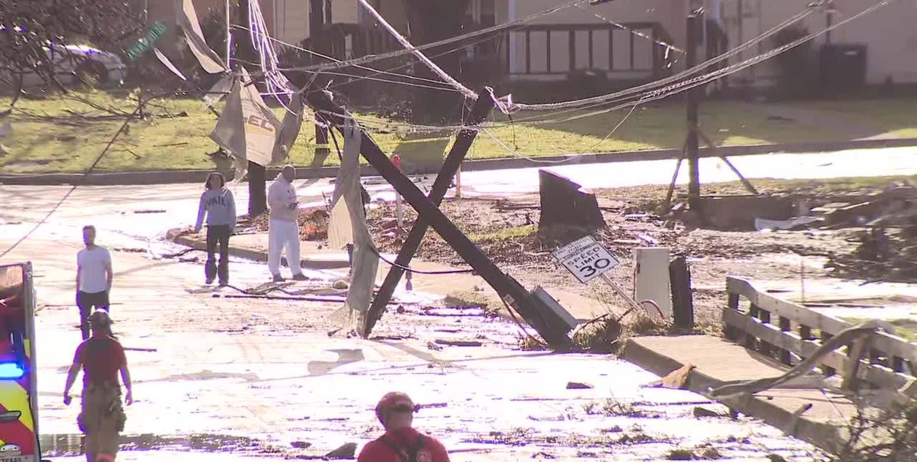 Irving tornado: EF-1 twister heavily damages apartments, businesses; neighborhood evacuated