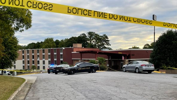 Suspect shot by Cobb County police officer at Smyrna hotel, officials say