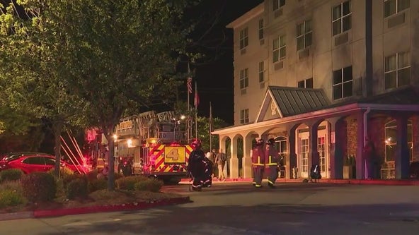 Firefighters respond to fires in Smyrna, downtown Atlanta overnight