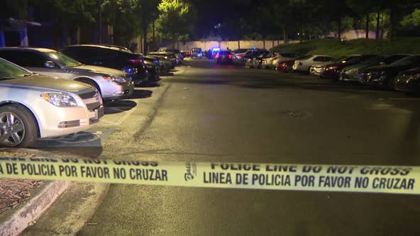 Man found shot to death in car at SW Atlanta apartment complex