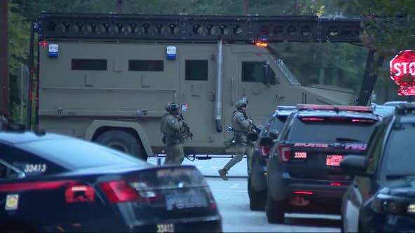 Man in custody after SWAT standoff at SW Atlanta rooming house