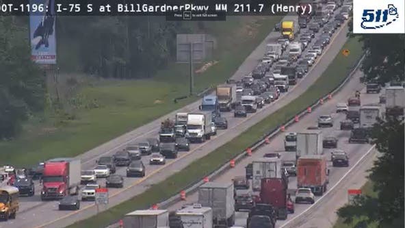 Tractor-trailer blocks all lanes on I-75 N in Henry County