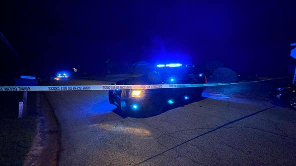 Woman injured, gunman on the run after shooting at DeKalb County home
