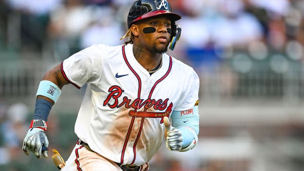 Acuña departs with torn ACL as Sale, Braves top Pirates 8-1