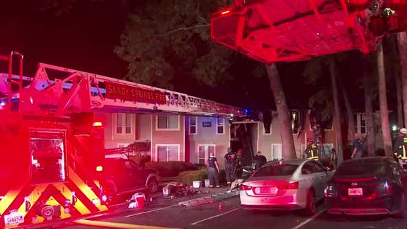 Man injured in overnight Sandy Springs apartment fire