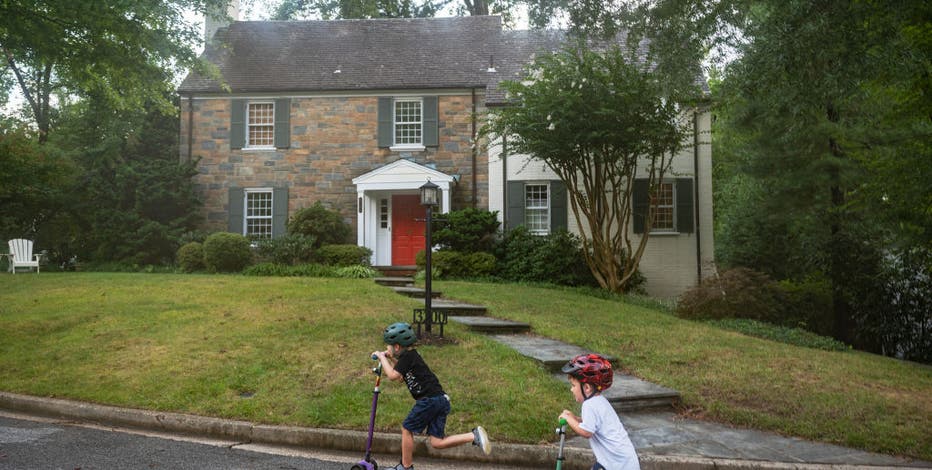 This is considered 'middle class' income in Washington, DC area