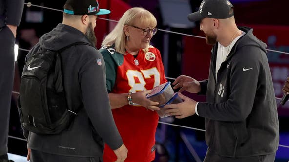 Donna Kelce brings cookies for sons at Super Bowl opener