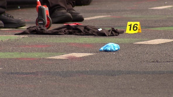 Innocent bystander killed outside of DC deli as man tried to shoot robbers, police say