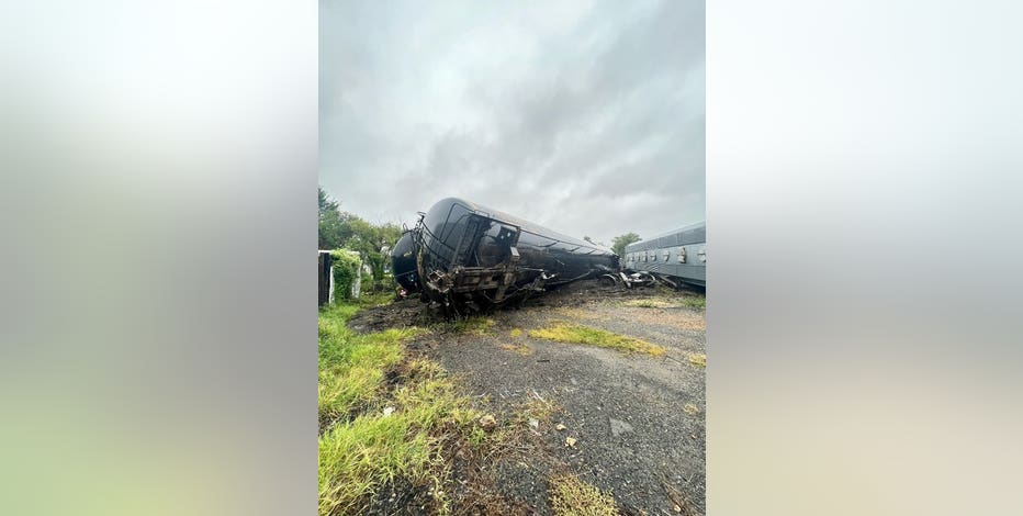 Hyattsville early morning train derailment shuts down roadways