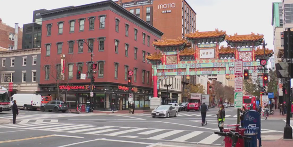 Suspect takes armed guard's gun during robbery at Walgreens in Chinatown, police say