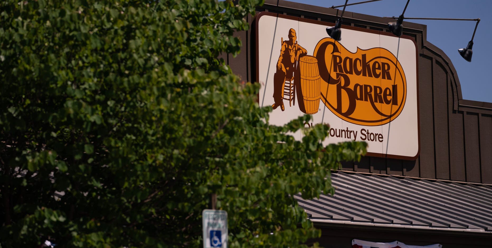Cracker Barrel refuses service to special needs students in Waldorf, MD