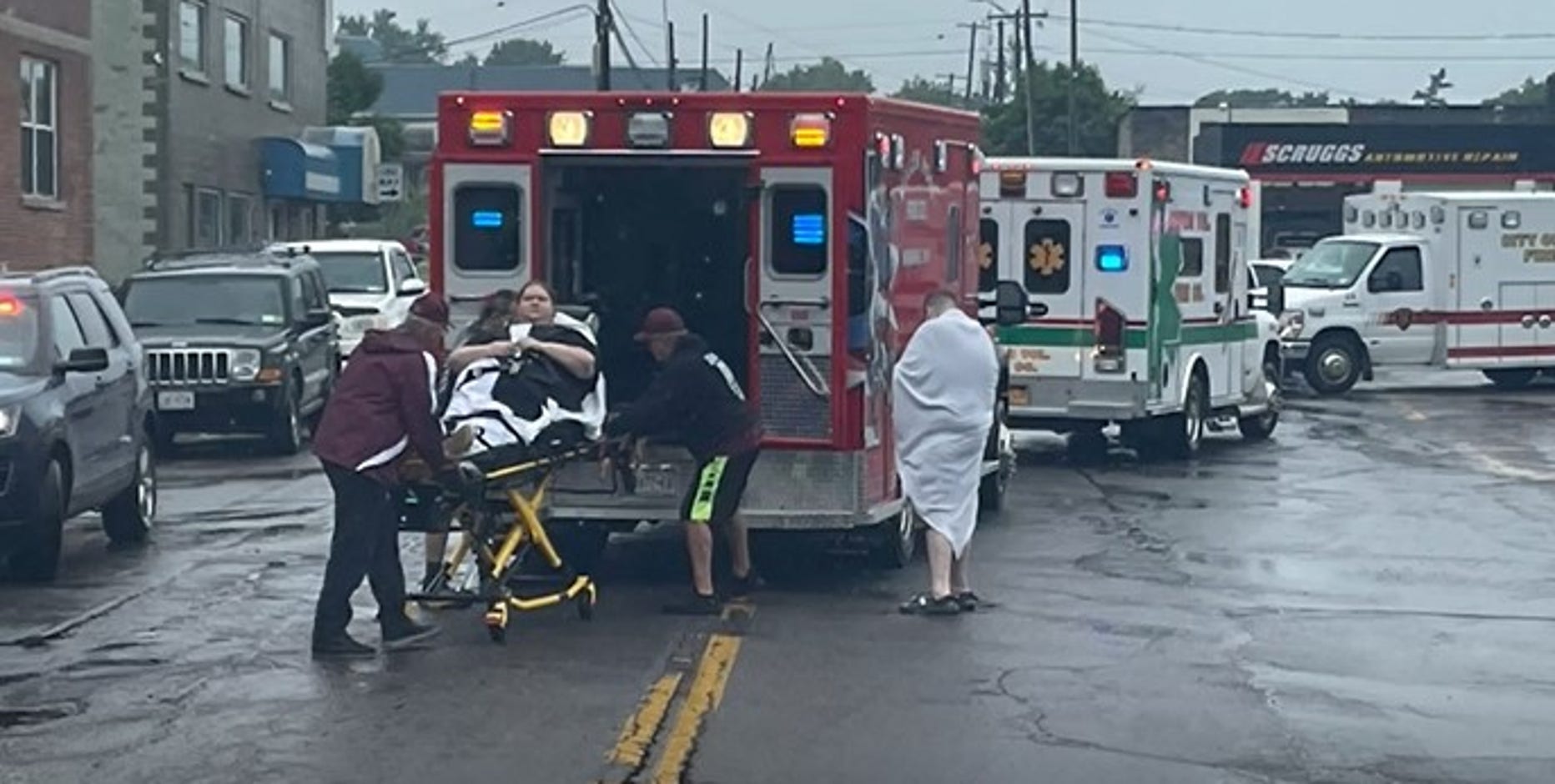 1 dead, several rescued after tour boat capsizes in underground NY cave