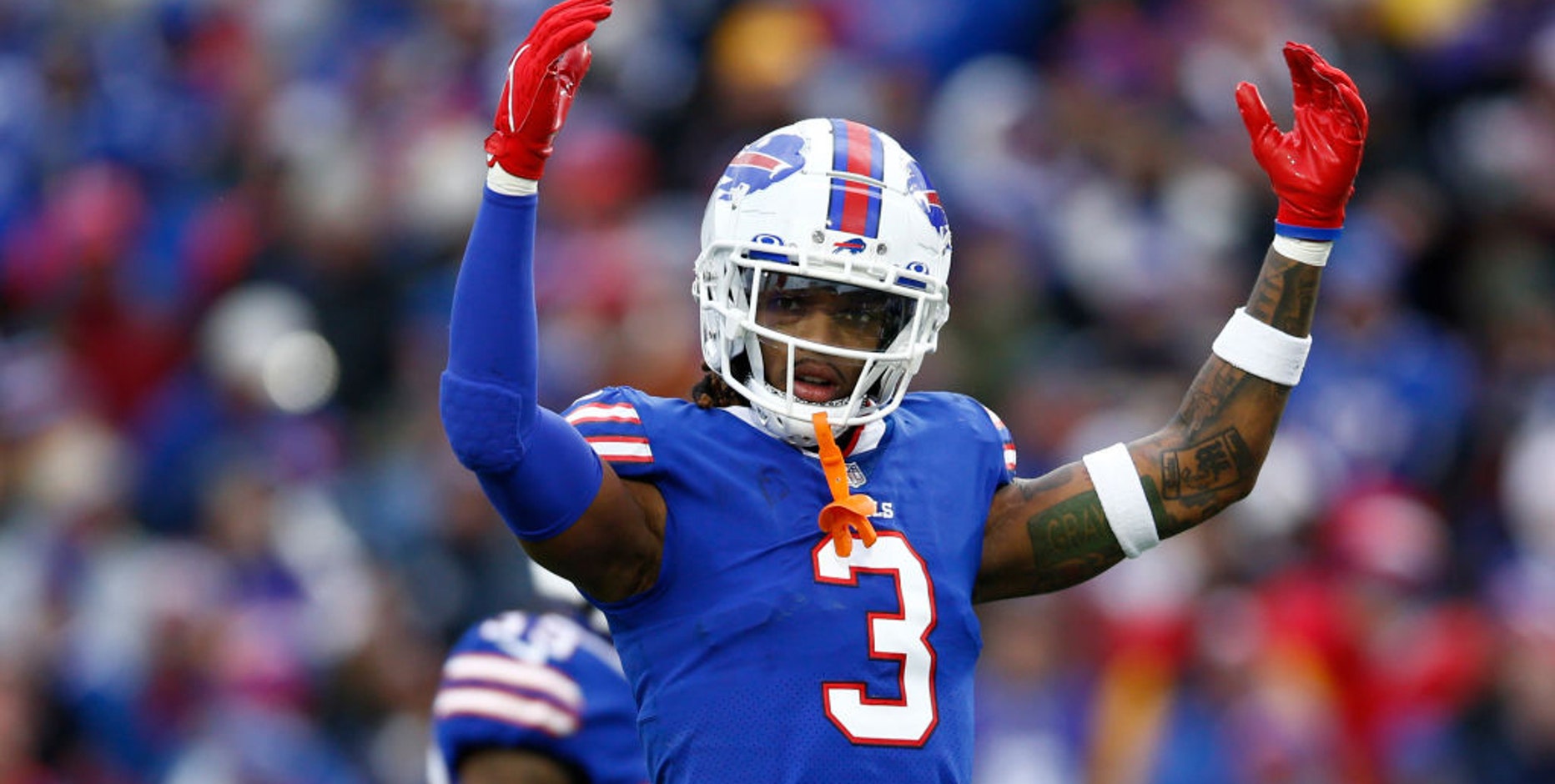 Damar Hamlin receives warm welcome from Bills fans at training camp