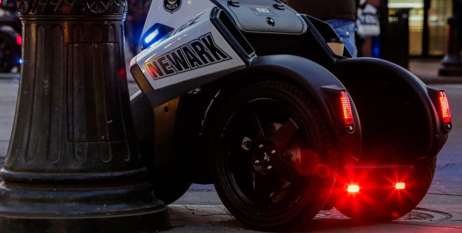 Defense seeks mistrial in NJ officer’s shooting death, jurors return Monday