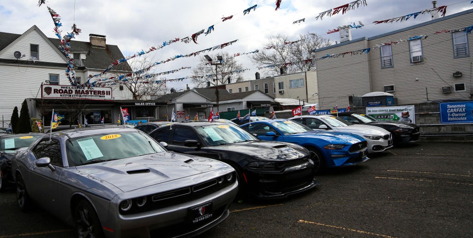 Wholesale used car prices dip to pre-pandemic levels, report finds