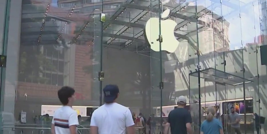 Manhattan DA indicts NYPD officer over alleged assault at Apple Store