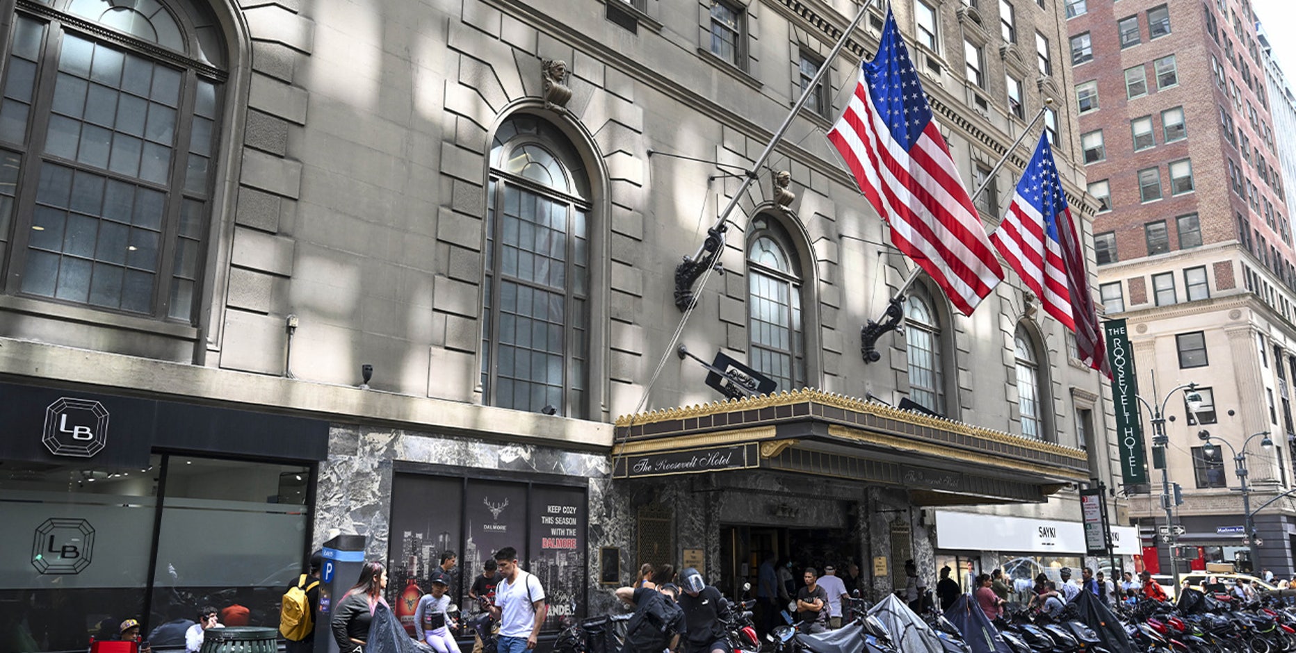 NYC hands out pre-paid credit cards for migrant families