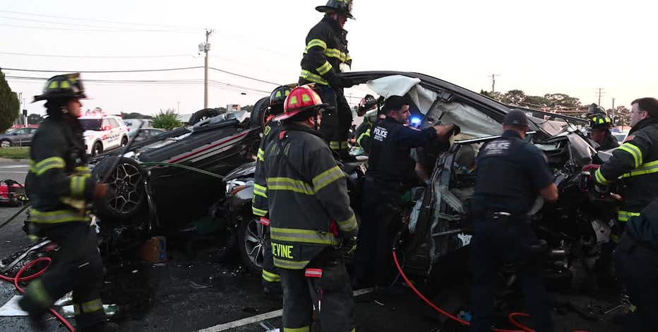 Dad, 2 kids killed in multi-vehicle crash on Sunrise Highway in Massapequa