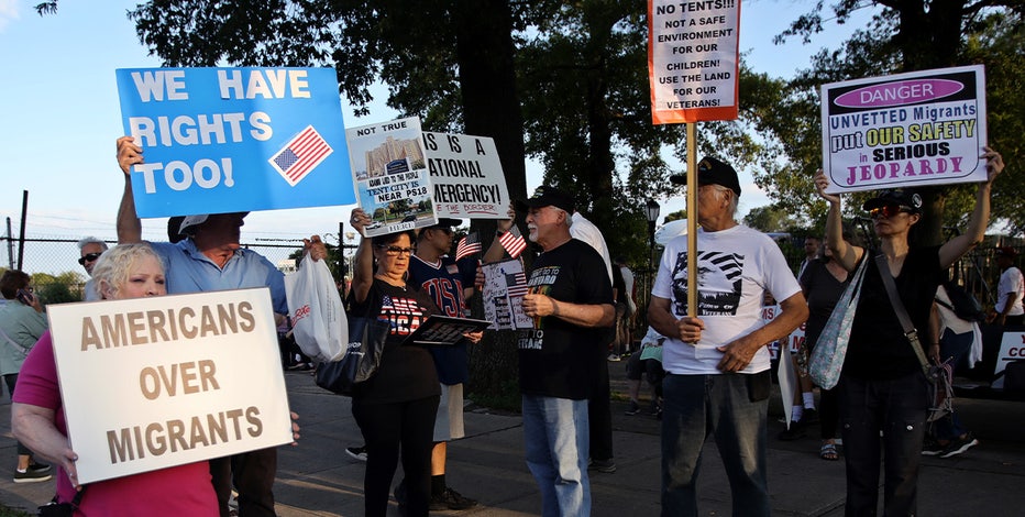 Poll: New Yorkers say the influx of migrants is a 'serious problem'
