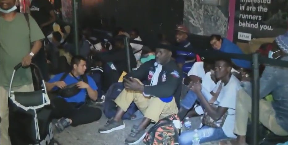 Migrants arrive in NYC to find no water, bathrooms, or work