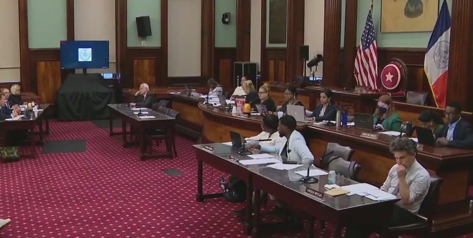 NYC migrant crisis: Adams meets White House advisor as influx continues