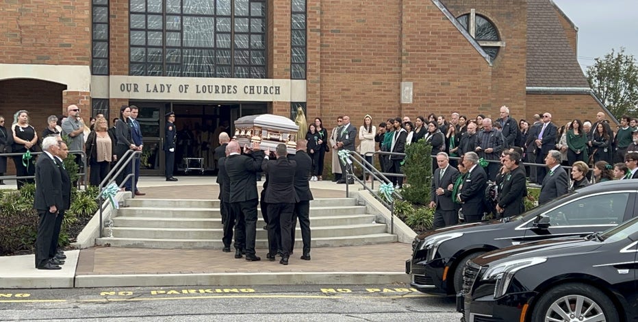 Farmingdale bus crash: Hundreds gather to honor beloved band director killed in accident