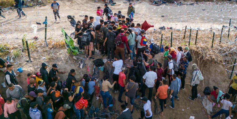 10,000 migrants a day head to US border, Mexico's president says