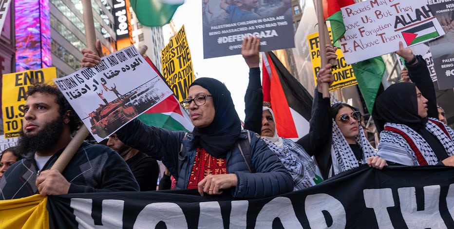 Thousands rally for Palestinians in Times Square