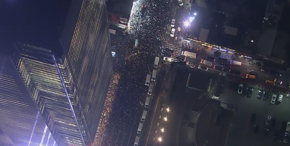 Protesters flood Midtown Manhattan streets to call for cease-fire in Israel-Hamas war