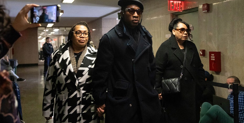 Opening statements begin in Jonathan Majors assault trial in New York