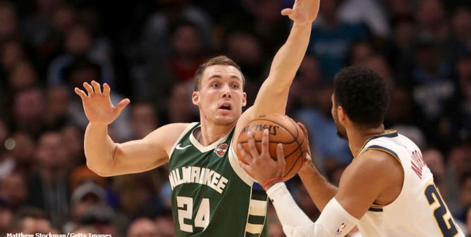 It's official: Milwaukee Bucks re-sign guard Pat Connaughton