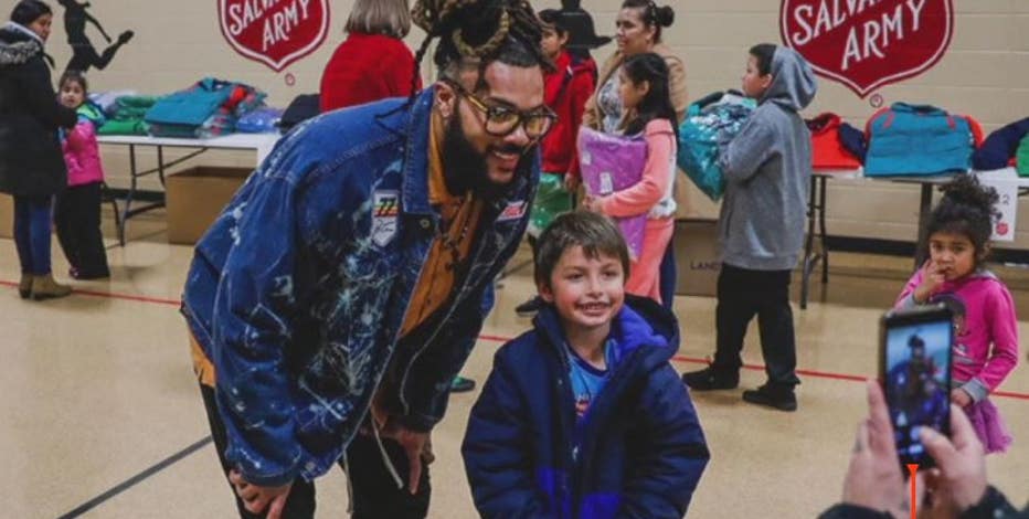 Packers player aims to give out 700 coats this holiday season