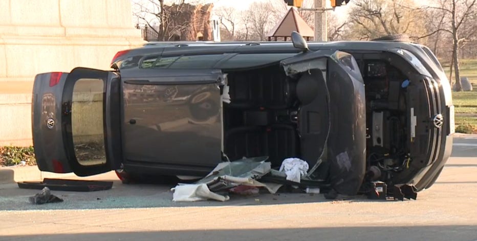 2 injured in crash after driver runs red light in Milwaukee