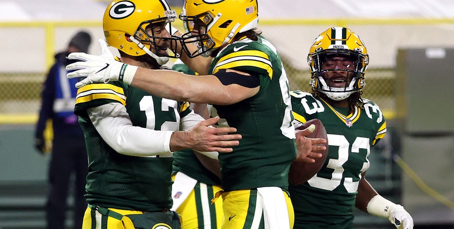 Packers extend NFC North lead with 100th win over rival Bears
