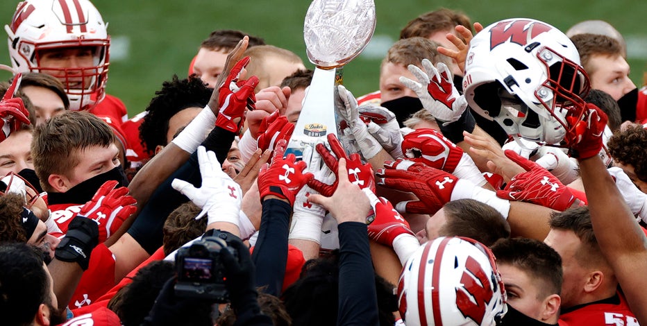 Ball drop: Badgers win Duke's Mayo Bowl, break trophy