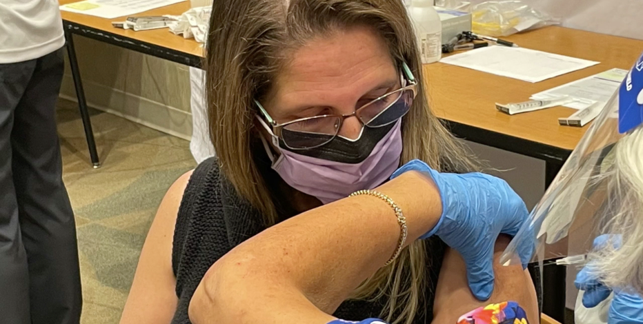 Respiratory therapist who got COVID vaccine: &#8216;Trust the science&#8217;