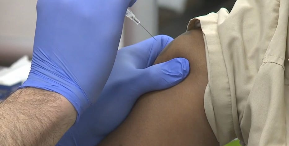 Walgreens, CVS to finish 1st round of COVID-19 vaccinations by Jan. 25