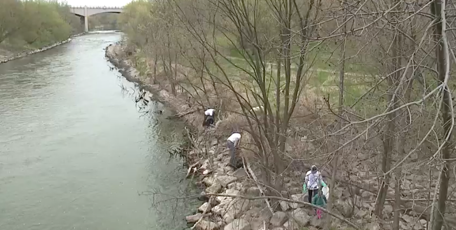 Milwaukee Riverkeeper, Rock the Green partner for spring cleanup